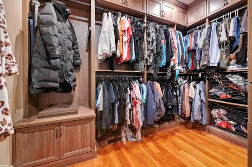 1140 Autumnview Dr, Rochester MI 48307-6060 exterior