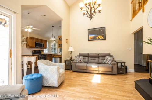 170 Kentucky Way, East Freehold NJ 07728-4657 exterior