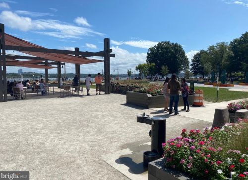 1302 Commonwealth Ave, Alexandria VA 22301-2021 exterior