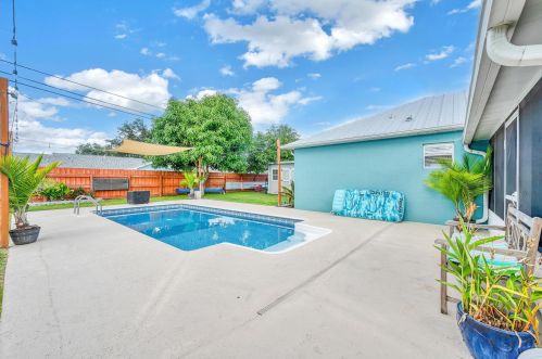 211 Kestor Dr, Fort Pierce FL 34953-5426 exterior