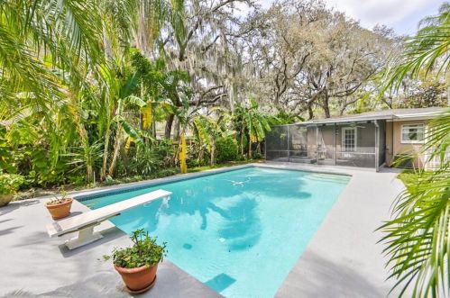 407 Bon Aire Ave, Tampa FL 33617-6322 exterior