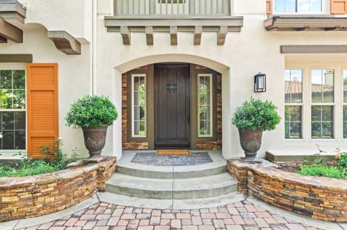 10464 Caribou Way, Tustin CA  92782-1470 exterior