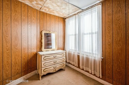 1227 73rd St, Chicago IL 60638-5918 exterior