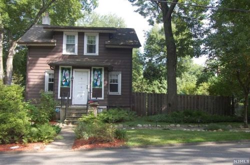 11 1st St, Closter, NJ 07624-3008