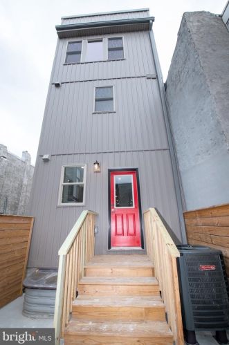 2213 Emerald St, Philadelphia PA 19134-3548 exterior