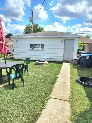 1917 12 Ave, Broadview IL 60153-1404 exterior