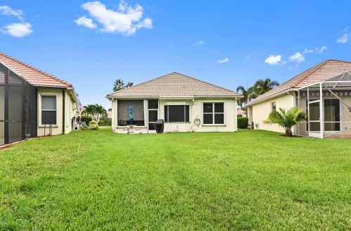 540 New Castle Cv, Fort Pierce FL 34986-3406 exterior