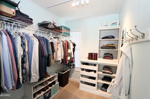 324 Lincoln Lk Ave, Lowell MI 49331-8540 exterior