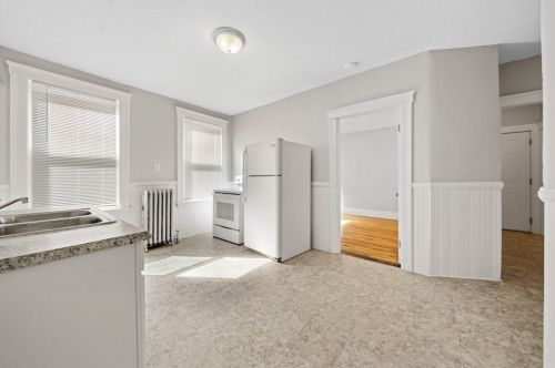 31 Hitchcock Rd, Worcester MA 01603-2622 exterior