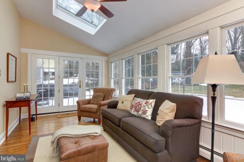 11 Todmorden Dr, Media PA 19086-6727 exterior