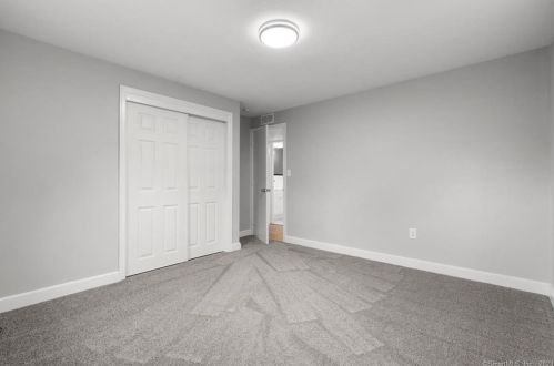 48 Clintonville Rd, North Haven CT 06473-2817 exterior