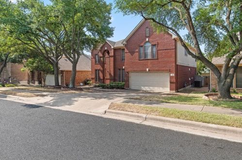 1601 Chasewood Dr, Austin TX  78727-3306 exterior