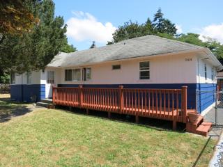 11414 12 Ave, Seattle WA  98146-3556 exterior