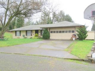 4108 Harold Ct, Portland, OR 97267-3955