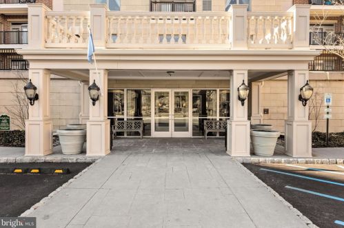 208 Carson Ter, Huntingdon Valley PA  19006-4718 exterior