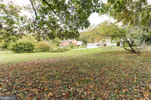 2325 Raleigh Dr, Lancaster PA 17601-2980 exterior