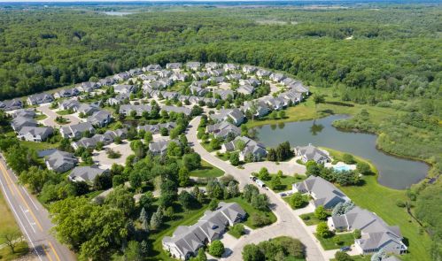 8690 Oakland Hl Cir, Kalamazoo MI 49024-5298 exterior