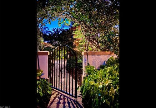 7915 Cordoba Pl, Naples FL exterior