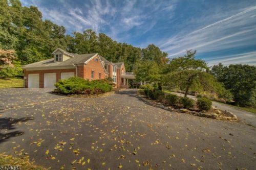 11 Beacon Hl Dr, Chester NJ exterior