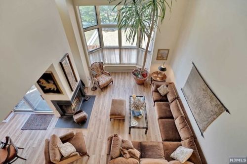 315 Livingston Ct, Edgewater NJ 07020-1639 exterior