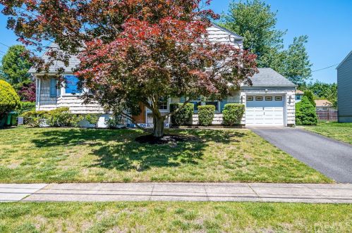 8 Meyer Rd, Edison, NJ 08817-4609