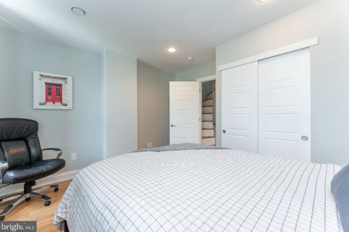 228 Girard Ave, Philadelphia PA 19130-1687 exterior