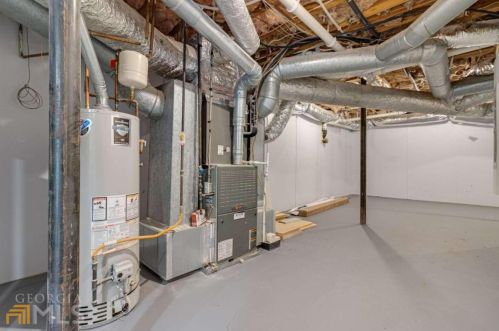 6160 Heards Creek Dr, Atlanta GA  30328-3635 exterior