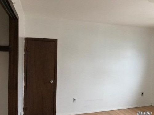 182 Grv St, Valley Stream NY 11580-2020 exterior