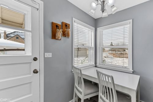 7337 Palatine Ave, Chicago IL 60631-1950 exterior