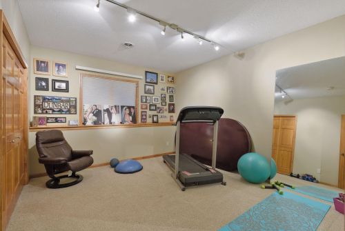 1676 Isabella Pkwy, Chaska MN 55318-3214 exterior