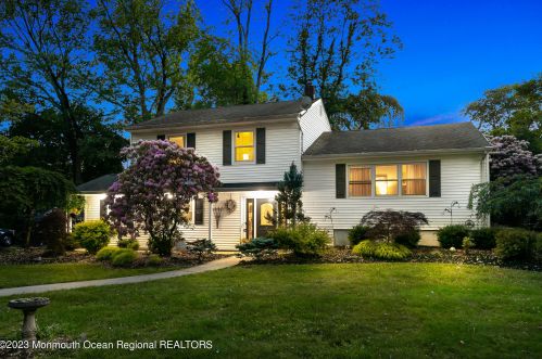 38 Normandy Ct, Middletown NJ 07748-3221 exterior