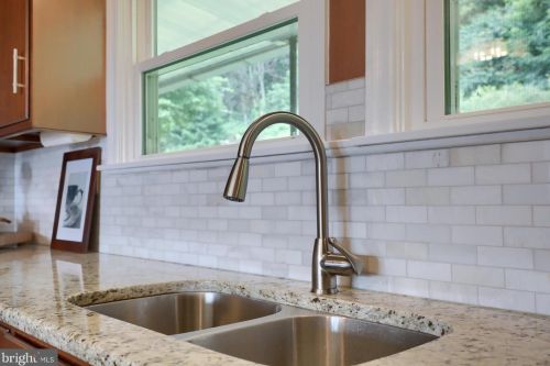 2515 Chestnut Ridge Dr, Lancaster PA  17601-1936 exterior