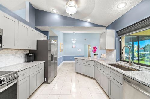 117 Sagamore Ter, Fort Pierce FL 34983-1262 exterior