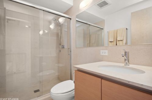 1915 Damen Ave, Chicago IL  60647-6561 exterior