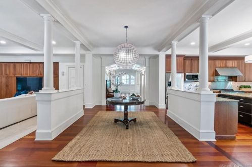 2 Thatcher Ter, Farmington CT 06032-1566 exterior