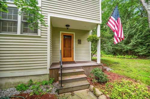 6 Briarwood Dr, Concord, NH 03304-3903