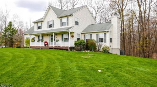 2 Sandra Ln, Sparta, NJ 07871-2849