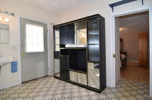 18 Atwells Ave, Providence RI 02909-1026 exterior