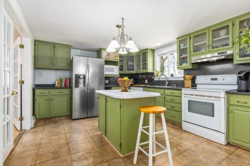 15 Ayers Ln, Dover NH 03820-4643 exterior