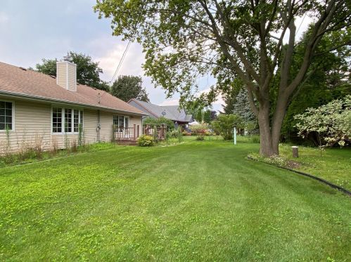 1941 Sharon Ln, Manitowoc WI 54220-1527 exterior