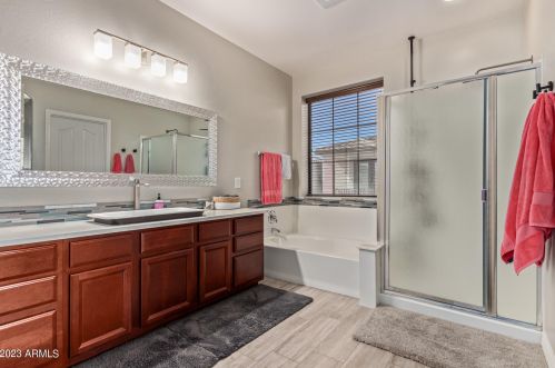 2376 Dusty Wren Dr, Phoenix AZ  85085-7032 exterior