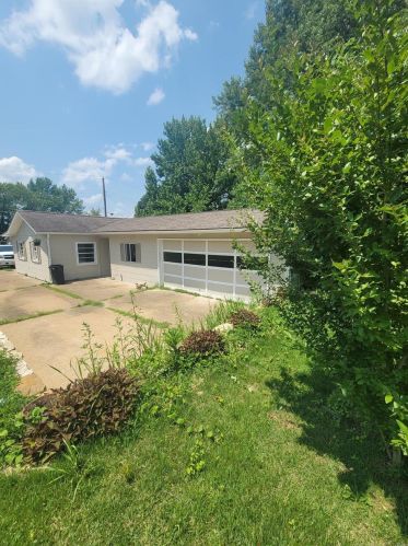 1095 Shr Dr, Catawissa MO 63015-1122 exterior