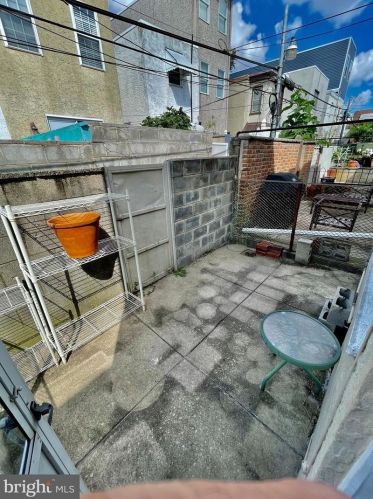 1516 Clarion St, Philadelphia PA  19147-6210 exterior