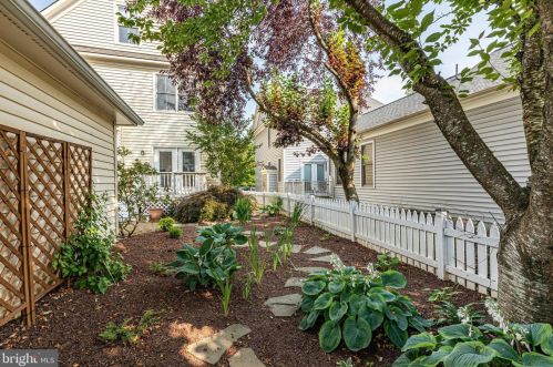 213 Creek Valley Ln, Rockville MD  20850-5603 exterior