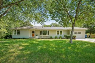 4901 Clear Spg Rd, Hopkins MN  55345-3309 exterior