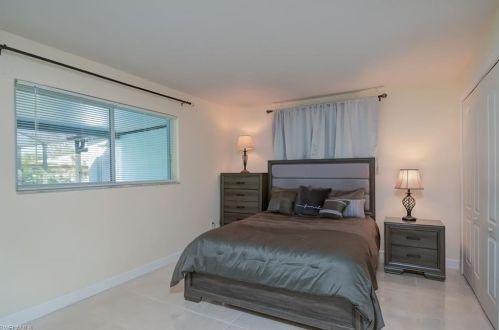 805 97 Ave, Naples FL 34108-2284 exterior