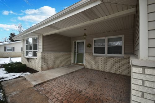 304 Robin Hill Dr, Joliet, IL 60404-9676