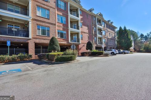 7265 Glisten Ave, Atlanta, GA 30328-2770