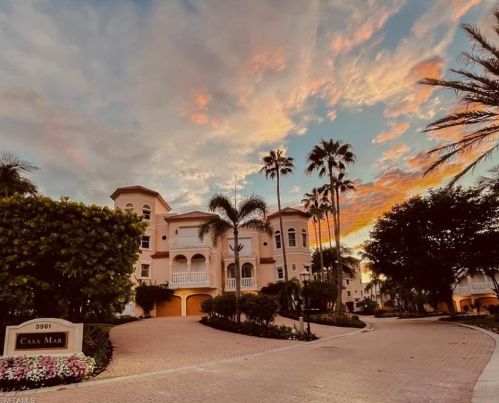 30 Casa Mar Ln, Naples FL 34103-3685 exterior