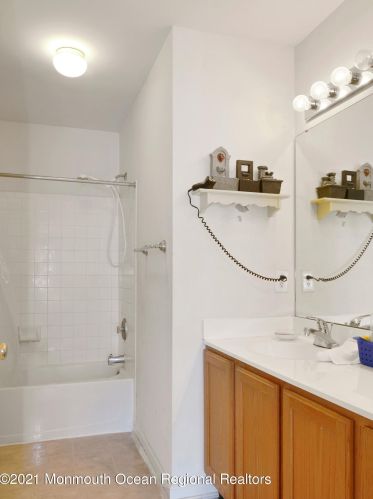 39 Timberline Rd, Berkeley Township NJ 08721-2108 exterior